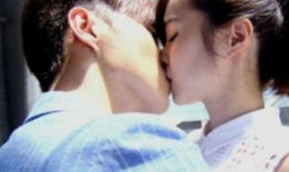 男生亲女生的视频,男生深情亲吻女生的温馨瞬间