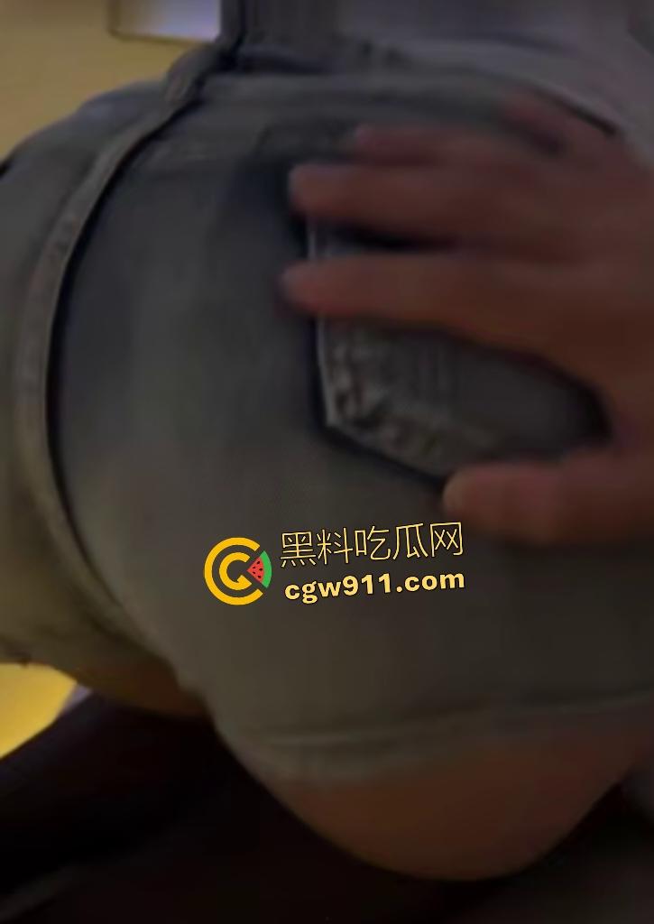 云南大学研究生刘明明化身狗链骚母狗，沉迷打屁股接烟灰被男友狂捅嫩穴，羞辱到哇哇叫！-8