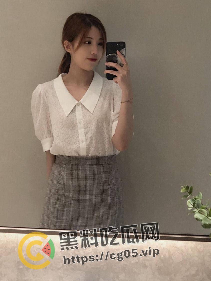 瓜友投稿！厦门大学母狗【彭沐凝】 甜美系邻家女孩 和渣男男友拍裸照被流出 气质与风骚并存-1